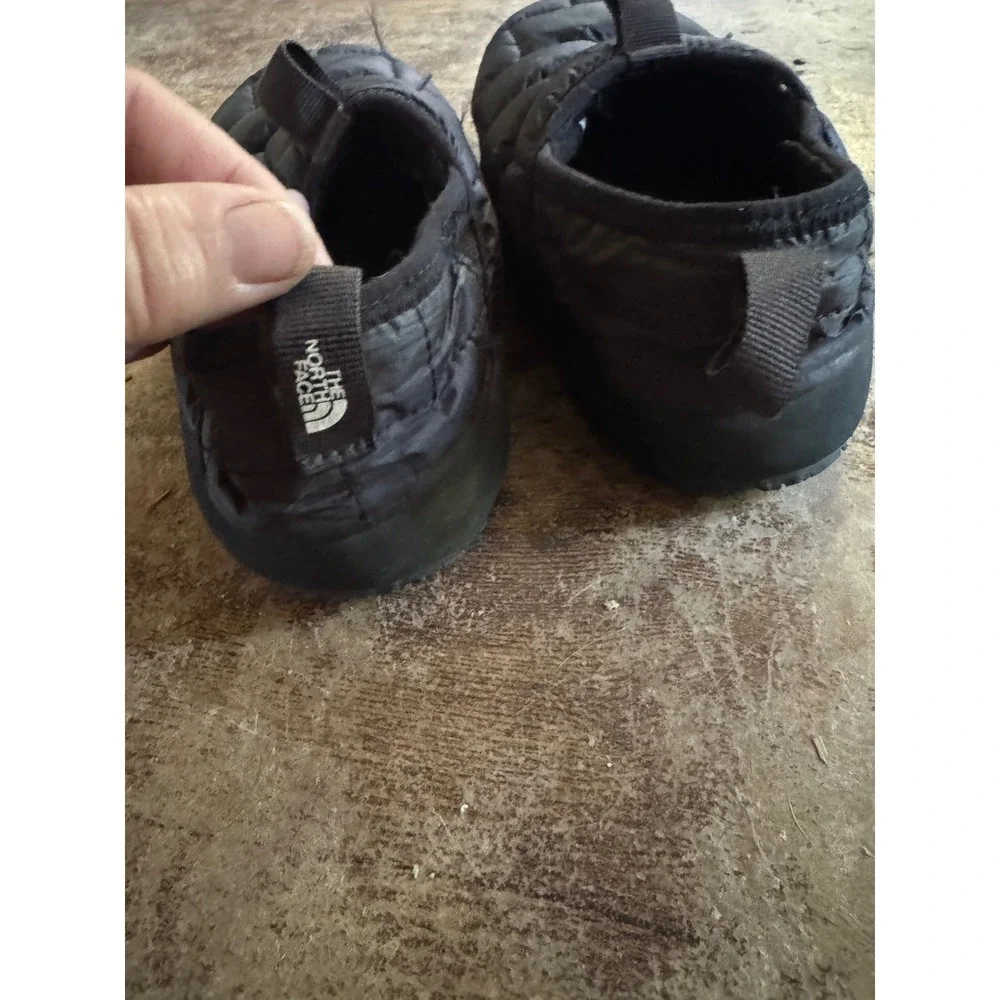The North Face ThermoBall Traction Mule II Size 2 Black Puffy Slipper Gorpcore
